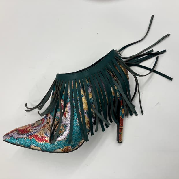 까발리 태피스트리 프린지 하프 앵클 힐