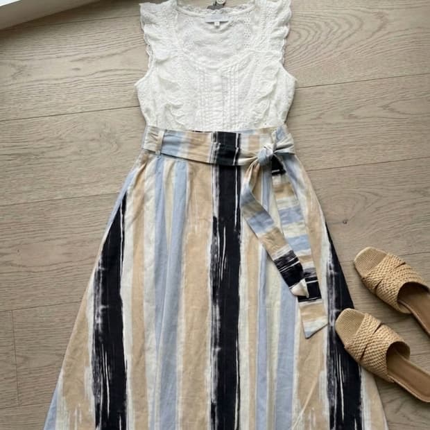 여름 코디 완성! 아티스틱 스트라이프 롱 스커트 끈포함/상태 최상