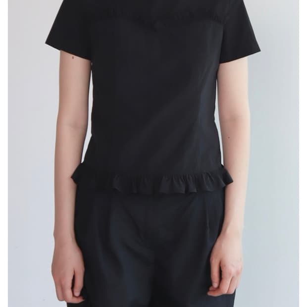 바하윤 러플 블라우스 블랙