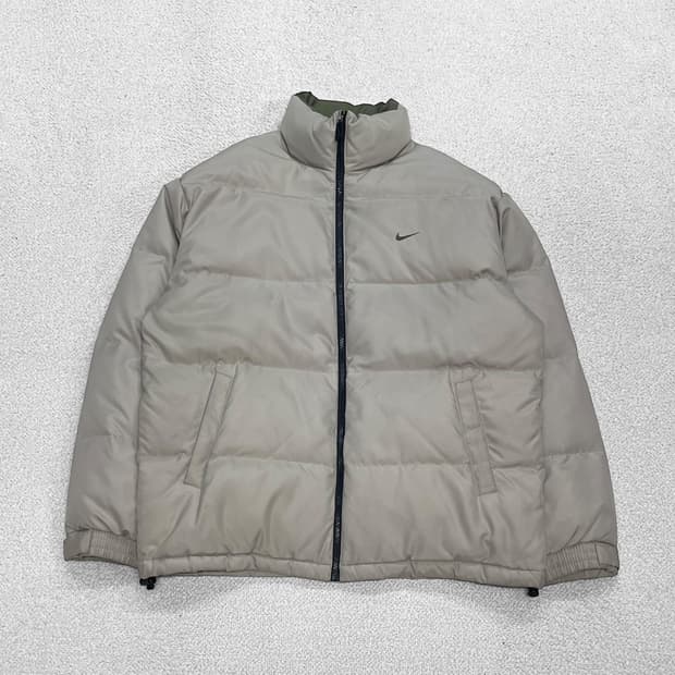 나이키 00s 올드스쿨 솔로 스우시 립스탑 덕다운 패딩 베이지 