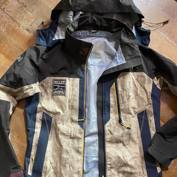 밀레 남성 고어텍스 바람막이 100