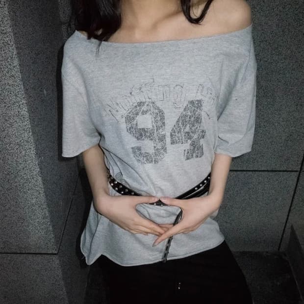 칙스 노팅힐 페미닌 원숄더 반팔티 그레이