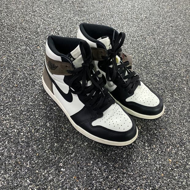 나이키 에어 조던 1 레트로 하이 모카 블랙 B4053