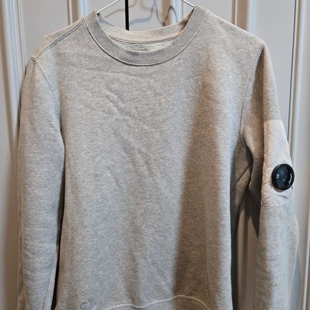 Cp컴퍼니 맨투맨 판매합니다