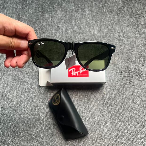 레이밴 폴리쉬드 블랙 프레임 클래식 선글라스