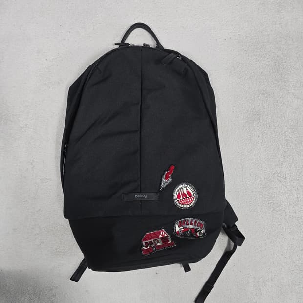 벨로이 X RVCA 콜라보 블랙 패치 클래식 백팩