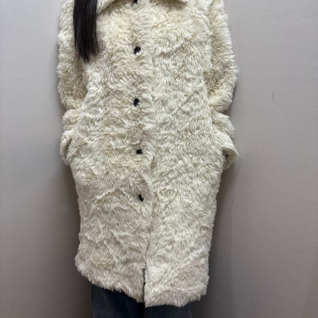 포에트서울 아이보리 롱 퍼 코트