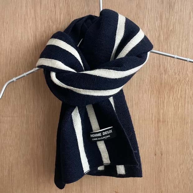 꼼데가르송 옴므 두 라인 머플러