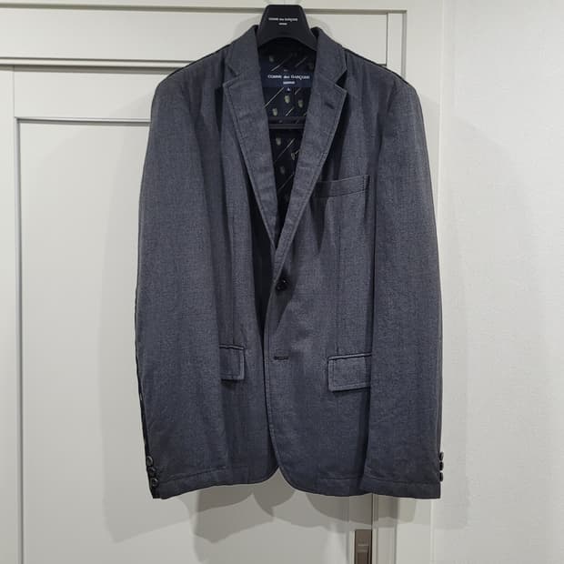 꼼데가르송 옴므 레지멘탈 넥타이 블레이져 차콜 L