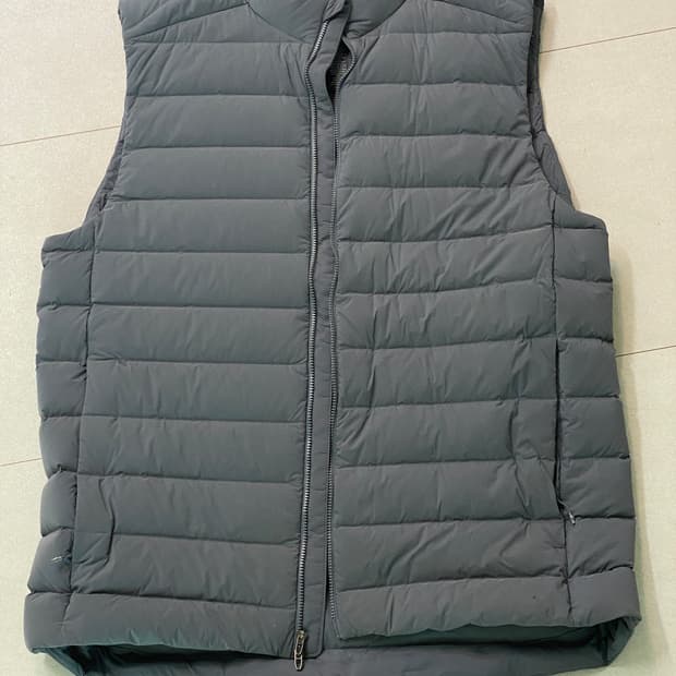 룰루레몬 경량패딩조끼