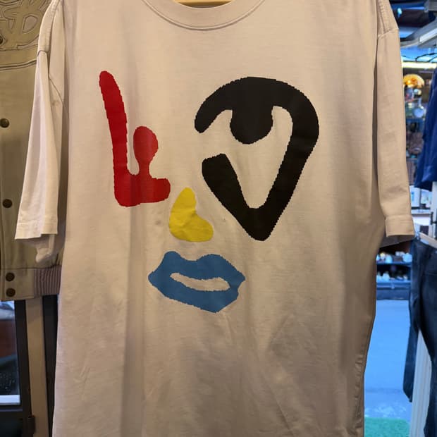 루이비통 페이스 로고 반팔 티셔츠