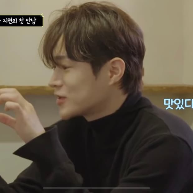 48) 노이어 캐시미어 슬릿 터틀넥 니트 블랙