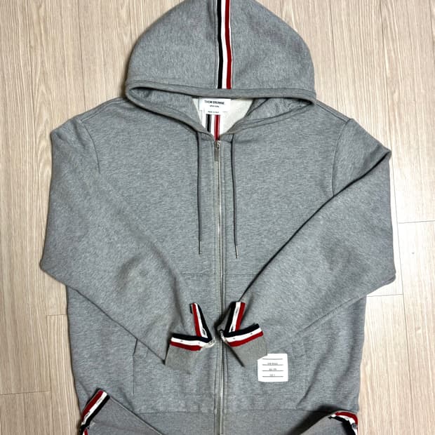 톰브라운 백삼선 스프라이트 후드집업 3사이즈 그레이컬러