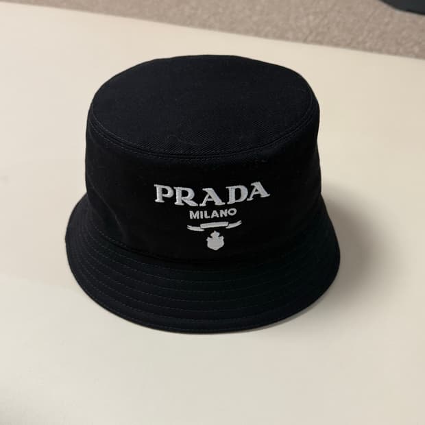 프라다 버킷햇