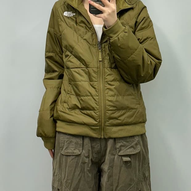 노스페이스 자수로고 카키 경량 패딩