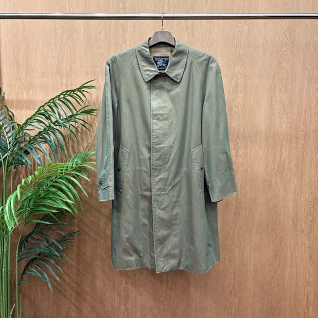 버버리 클래식 싱글 코트 안감 체크 라이닝 사이드 플랩 포켓 디테일 카키