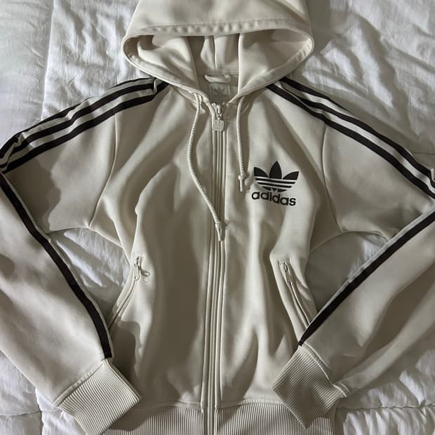 아디다스 딱붙핏 후드집업 크림색상