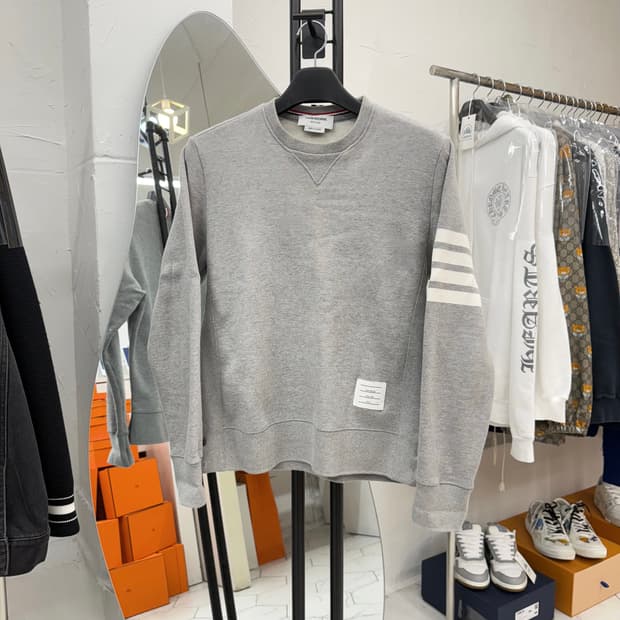 [3] 톰브라운 사선완장 맨투맨 그레이