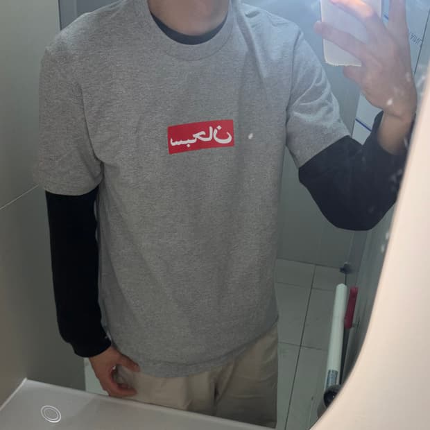 슈프림 아라빅 반팔 티셔츠 판매해요!