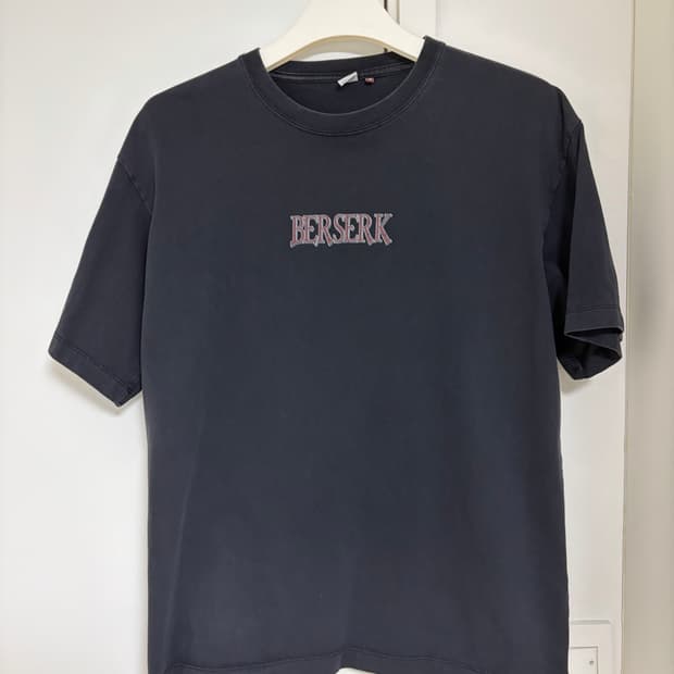 폴리테루 베르세르크 005 해골 기사의 검 반팔