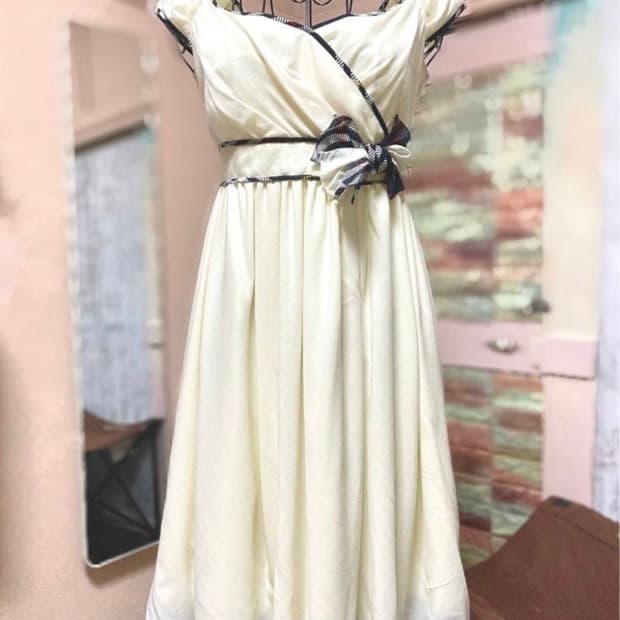 버버리 블루라벨 아이보리 플레어 미디 원피스 노바체크 38사이즈