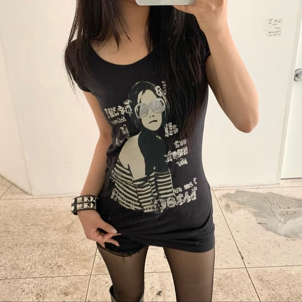 Portrait graphic tee