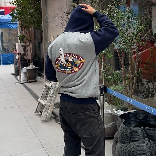 90‘s Santa World logo print hood zip-up