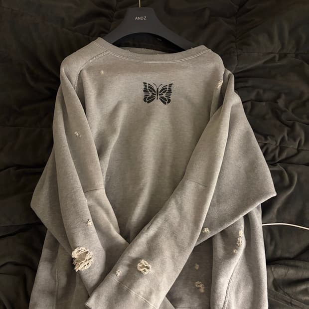 니들스 스웨트 셔츠