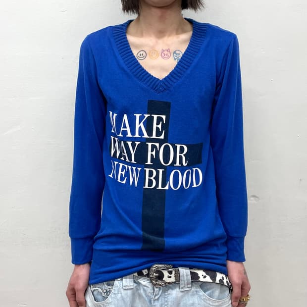 cross-blue V-neck knitwear 