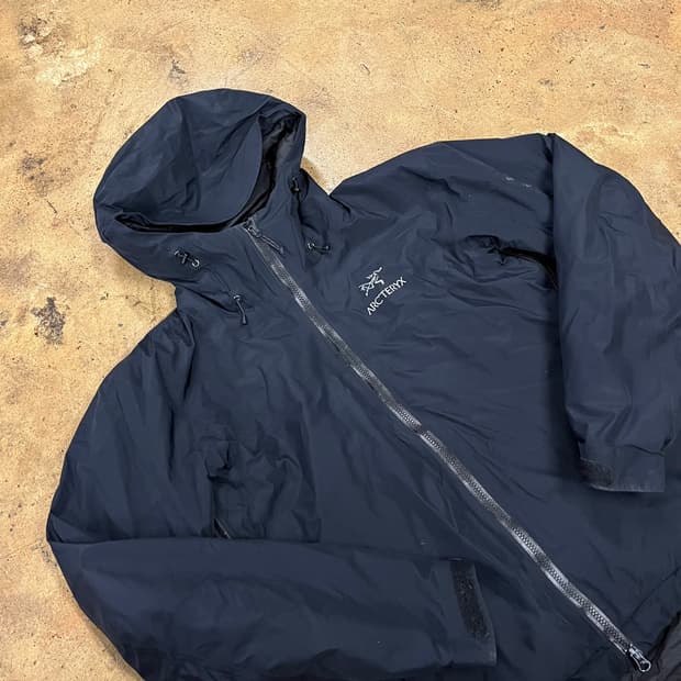 [정품/M] 아크테릭스 블랙 바람막이 후드 자켓 b10