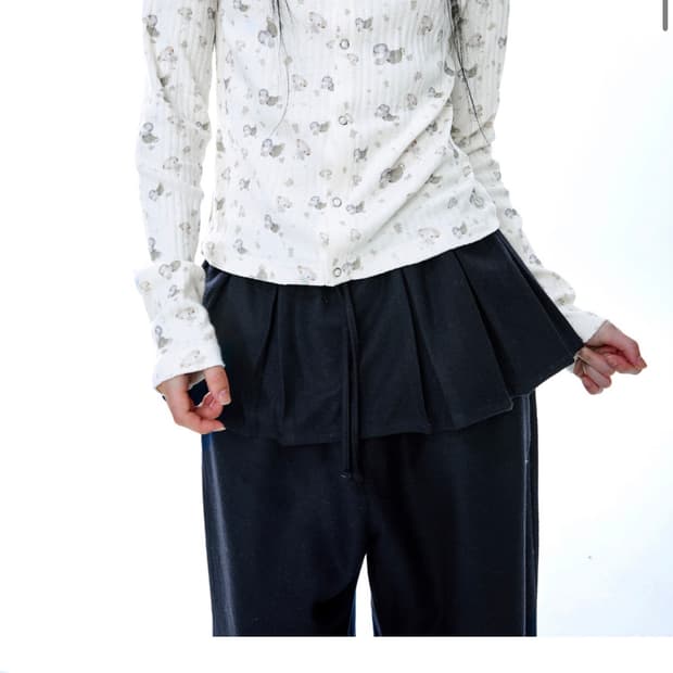 코이세이오 플리츠오버울팬츠 네이비 2사이즈 모델착용