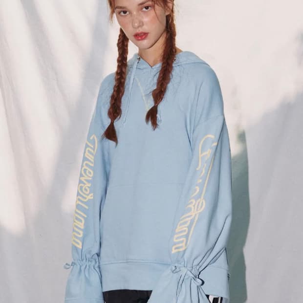 EYEEYE 백슬릿 후드 티셔츠 스카이블류