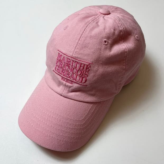 마리떼프랑소와저버 핑크 로고 시그니처 볼캡 Q1371