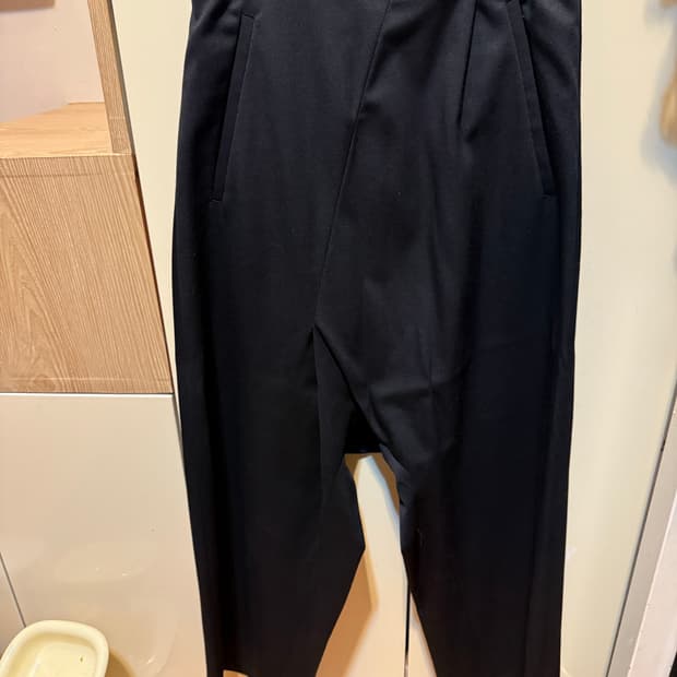 Mm6 비대칭 사루에르 팬츠