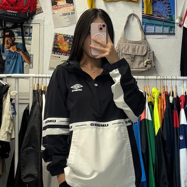 엄브로 아노락 투톤 블랙 화이트 바람막이 M