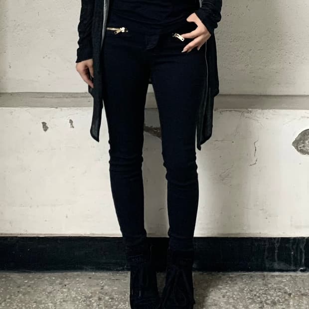 Black Zipper Point Skinny Jeans