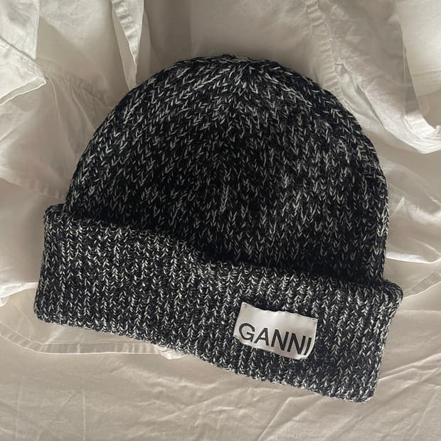 정품 가니 GANNI 비니 모자 차콜 블랙 쿠키앤크림 컬러