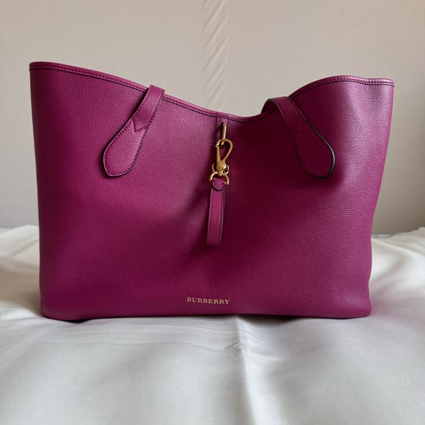 버버리 허니브룩 미디움 토트백