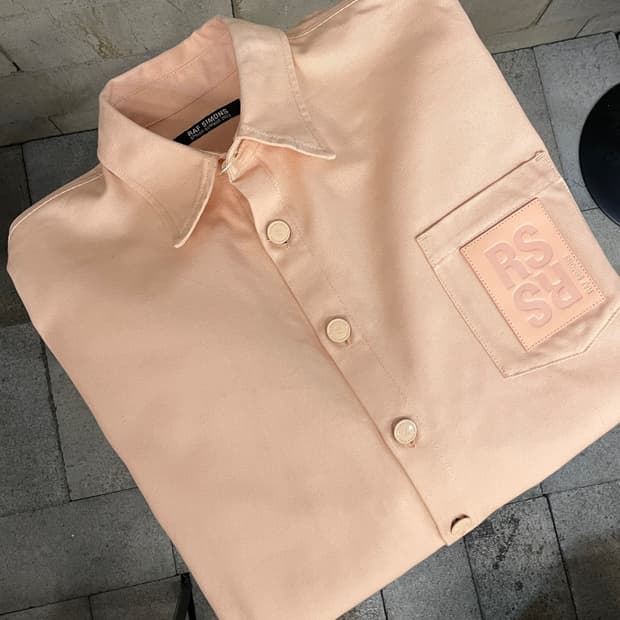 라프시몬스 레더 패치 오버사이즈 데님 셔츠 