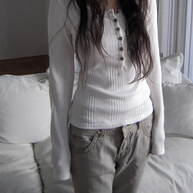 이즈이즈 머글 버튼 티