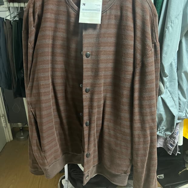 해칭룸 스트라이프 가디건 브라운 레드