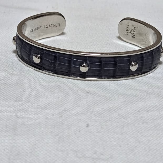 토즈 TOD'S 이탈리아 가죽 뱅글 팔찌 네이비 악어패턴