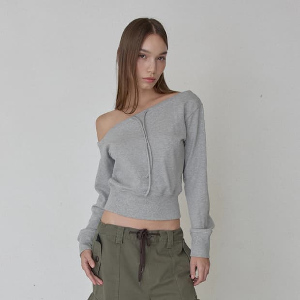 오데스 원숄더 스웻 셔츠