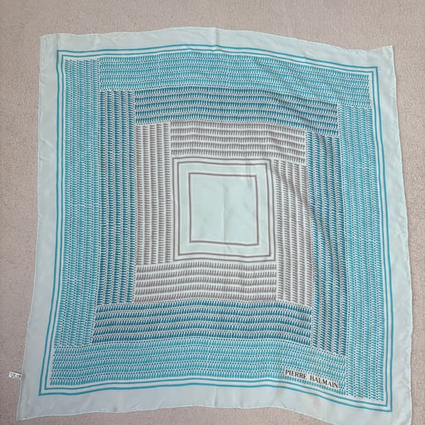 [정품] 피에르 발망 빈티지 핸드롤링 실크 스카프