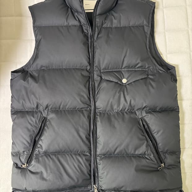 Adsum lowland down vest 애드섬 패딩조끼
