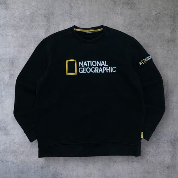 내셔널 지오그래픽 빅로고 와펜 블랙 맨투맨