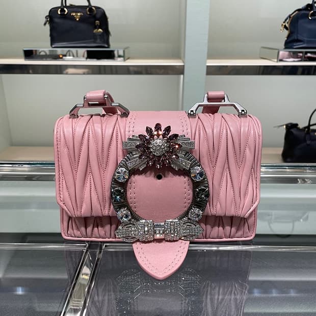 (정품)미우미우 마틀라쎄 크리스탈 버클백 핑크 가방