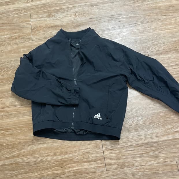 아디다스 크롭 바람막이