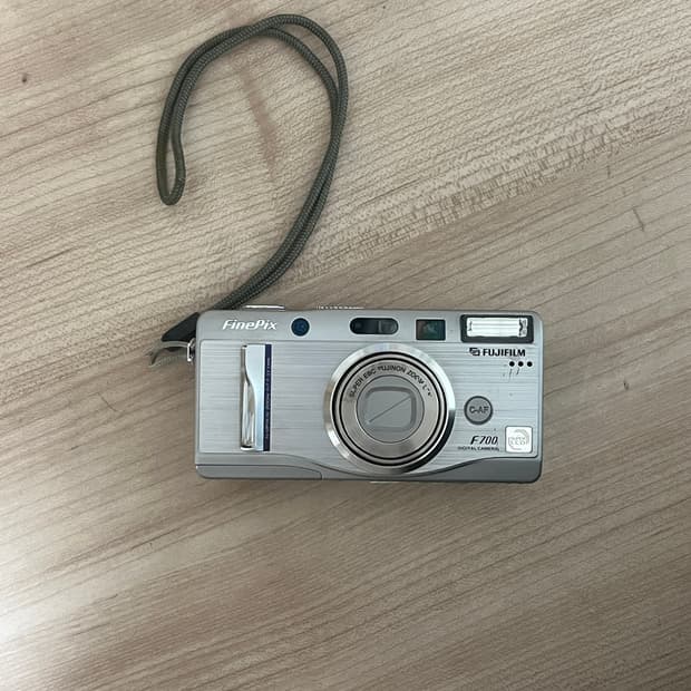 후지필름 파인픽스 F700 디지털 카메라