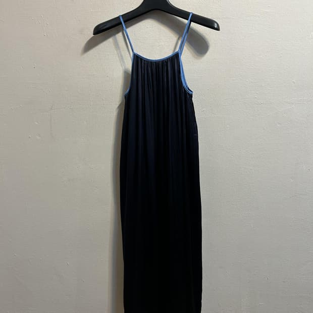 르셉템버 배색 스트랩 플리츠 롱원피스